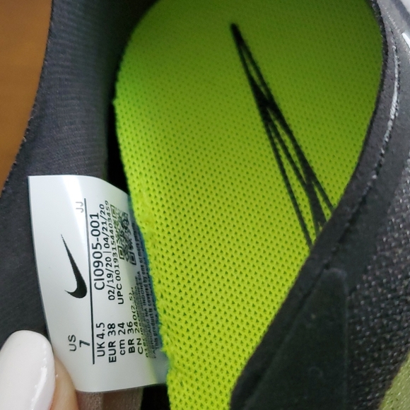 Nike - Picture 4 of 4